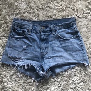 levi’s 501 cut off shorts
